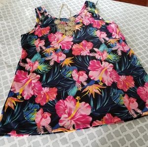 flower print tank top.